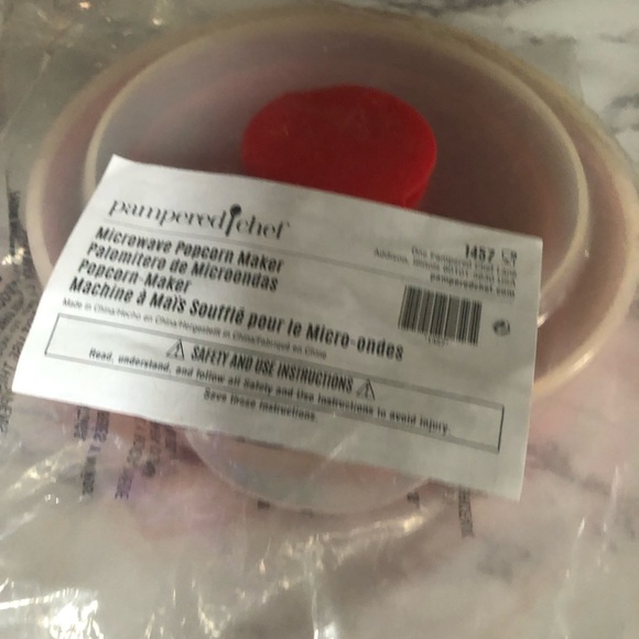 Pampered Chef small microwave popcorn popper. Never used. Color red. Collapsible - Picture 5 of 5